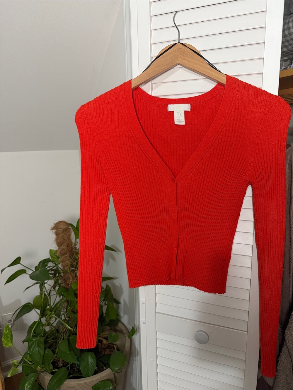 H&M Red Ribbed V-Neck Buttoned Cardigan Sweater